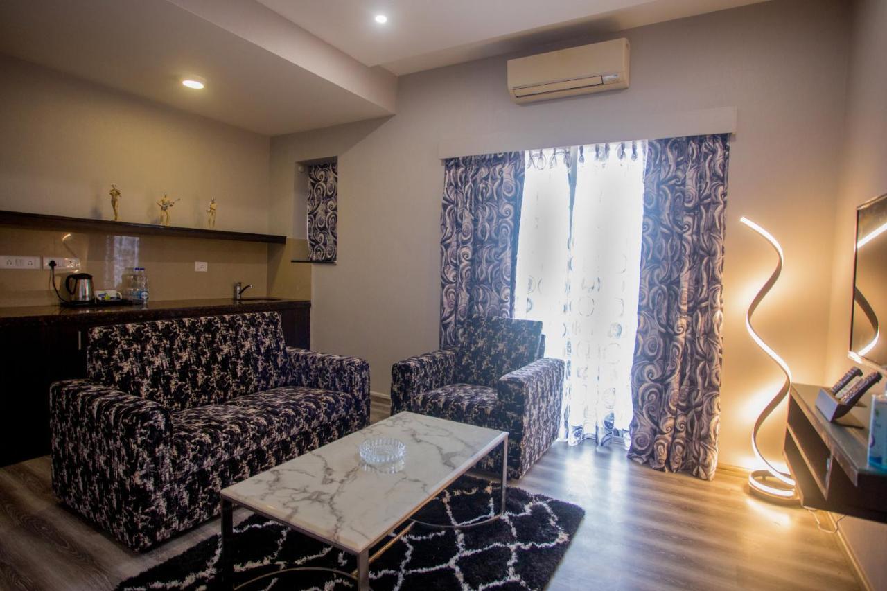 Encore Suites Goa باناجي المظهر الخارجي الصورة