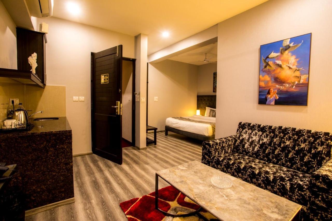 Encore Suites Goa باناجي المظهر الخارجي الصورة
